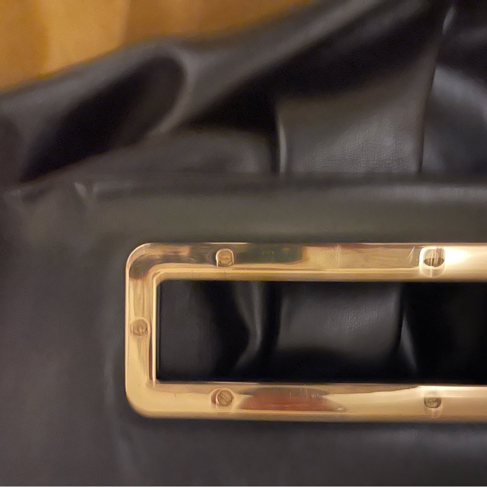 Chic Black Leather Shoulder Bag - Picture 7 of 8
